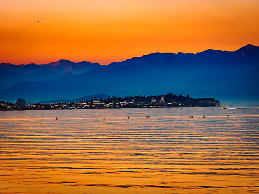 포토 JPG 해외이미지 나무 식물 구름 호수 여행 잎 모션 자연 하늘 풍경 사람없음 야외 목재 초록색 물 여름 강 햇빛 반사 환경 이탈리아 활발 폭포 젖음 흐름 바위 나뭇가지 연못 신선 액체 개울 떨어짐 숲 순수 속도 드론 생태학 파라다이스 해외202008 해외포토 자연요소 계절 교육 유럽 컬러 컨셉 재료 태양 돌_바위 생태계 파일형식