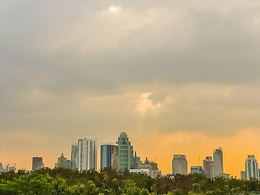 포토 JPG 해외이미지 구름 백그라운드 패턴 건축양식 자연 하늘 아침 풍경 사람없음 건물 가로 파란색 빛 도시풍경 고층빌딩 어둠 희망 봄 광선 도시 황금 도심 전철 아래 방콕 천국 대도시 솜털 스카이라인 넘어짐 파라다이스 해외202008 해외포토 주간 자연요소 건축물 계절 건축 감정 육상교통 컬러 무늬 모션 태국 대중교통 빌딩 방향 생태계 위치 파일형식