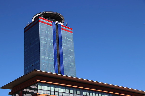 포토 JPG 해외이미지 디자인 외관 유럽 2 비즈니스 건축양식 창문 유리 하늘 새로움 아파트 풍경 사람없음 야외 건물 금융 경제 사무실 반사 탑 고층빌딩 이탈리아 궁전 도시 큼 땅 해외202008 해외포토 건축물 건축 나라 컨셉 고건축 재질 주택 빌딩 크기 파일형식