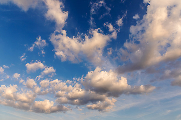 포토 JPG 해외이미지 구름 백그라운드 패턴 자연 하늘 날씨 파노라마 풍경 사람없음 야외 여름 파란색 빛 햇빛 태양 우주 환경 맑음 흰색 분위기 장면 부드러움 천국 솜털 스카이라인 산소 내추럴 오존 천창 해외202008 해외포토 자연요소 계절 컬러 컨셉 무늬 촬영기법 감각 원소 생태계 파일형식