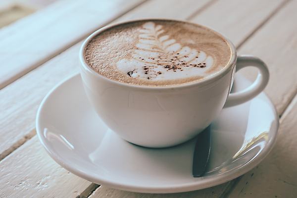 포토 JPG 해외이미지 커피 음료 백그라운드 탁자 미술 사람없음 목재 컵 갈색 초콜릿 거품 카페 우유 머그컵 흰색 뜨거움 맛 아침식사 혼합 컵받침 아로마 향 카푸치노 에스프레소 라떼 모카 카페인 해외202008 해외포토 나무 식기 컬러 가구 컨셉 재료 문화예술 디저트 유제품 상점 식사 받침대 파일형식