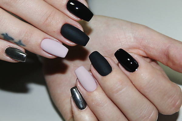 포토 JPG 해외이미지 손 디자인 관리 미술 사람없음 유행 스파 못 손톱관리 손톱 프랑스어 해외202008 해외포토 문자 문화예술 신체부위 공구 네일아트 파일형식