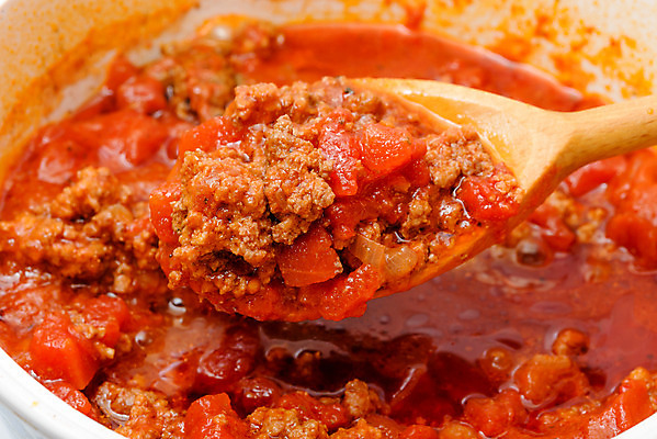 포토 JPG 해외이미지 전통 접시 음식 백그라운드 토마토 양파 파슬리 마늘 육류 요리 사람없음 목재 빨간색 주방 숟가락 식사 이탈리아 소고기 뜨거움 양념 오븐 맛 기름 냄비 지중해 허브 묘사 준비 레시피 다진 볼로냐 인기 진짜 핸드메이드 해외202008 해외포토 나무 식물 식기 유럽 바다 컬러 컨셉 채소 식재료 재료 수저 가전제품 솥 파일형식