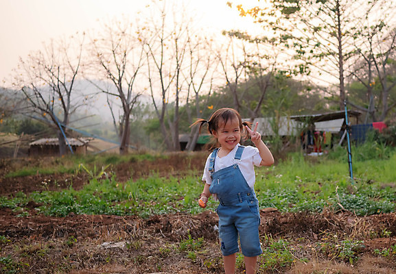 포토 JPG 해외이미지 백인 라이프스타일 손 공원 여자 행복 얼굴 어린이 음식 백그라운드 가족 자연 아이스크림 건강 한명 미소 사람 동양인 야외 여름 파티 정원 얼음 기쁨 흰색 신선 뜨거움 맛 먹기 걸음마 맛있는 해외202008 해외포토 자연요소 서양인 1 계절 공공시설 감정 컬러 컨셉 관계 모션 디저트 표정 인종 이벤트 생활 신체부위 생태계 파일형식