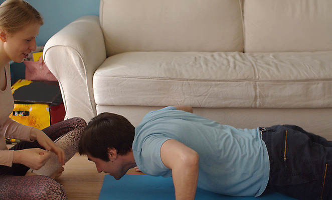 포토 JPG 해외이미지 백인 커플 남자 행복 얼굴 스포츠 운동화 가족 남편 주택 실내 건강 사랑 가면 안전 앉기 성인 두명 운동 약 건강관리 강사 아내 보호 위험 박수 연습 예방 노력 전염병 해외202008 해외포토 서양인 직업 감정 신발 컨셉 의학 관계 모션 관리 사람 손짓 내부 건물 신체부위 질병 파일형식