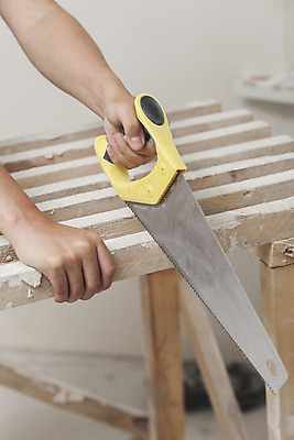 포토 JPG 해외이미지 직업 손 남자 산업 비즈니스 노동자 손잡이 사람 사람없음 목재 금속 방 장비 기구 공구 업무 거친 칼날 작업실 수리 치아 널 자르기 철 목수 오브젝트 날카로움 목공예 수목 철강 톱질 해외202008 해외포토 나무 재료 모션 재질 신체부위 도구 작업 소화기관 공예 파일형식