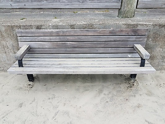 포토 JPG 해외이미지 모래 벽 벤치 의자 사람없음 야외 목재 회색 시멘트 해외202008 해외포토 나무 컬러 가구 재료 파일형식