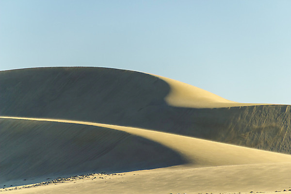 포토 JPG 해외이미지 유럽 모래 섬 백그라운드 아프리카 자연 하늘 건조 풍경 사람없음 파란색 태양 노란색 맑음 사막 뜨거움 스페인 모래언덕 내추럴 해외202008 해외포토 자연요소 나라 컬러 날씨 언덕 생태계 파일형식