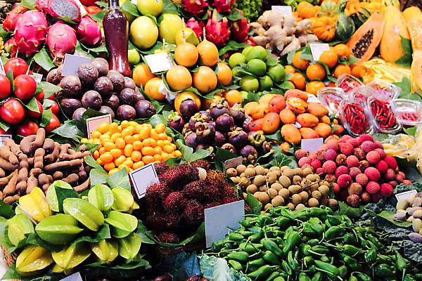 포토 JPG 해외이미지 전통 잡화 아시아 별 음식 여행 채소 과일 건강 서기 동양인 사람없음 빨간색 초록색 컬러풀 노란색 세일 상점 용 신선 시장 닫기 맛 구매 사과 멜론 설탕 먹기 열정 복숭아 망고 자두 내추럴 매각 영양소 이국적 줄서기 해외202008 해외포토 자연요소 감정 나라 컬러 컨셉 모션 인종 쇼핑 열대과일 파일형식