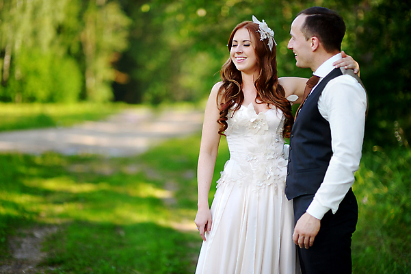 포토 JPG 해외이미지 주간 커플 공원 여자 남자 신부 결혼 결혼식 정장 턱시도 성인 야외 두명 앞모습 성인만 해외202008 해외포토 자연요소 옷 공공시설 뷰포인트 관계 사람 이벤트 파일형식