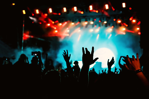 포토 JPG 해외이미지 라이프스타일 행복 실루엣 무기 음악 백그라운드 휴가 새로움 바닥 기념 관리 사람 이벤트 사람없음 파란색 빛 청춘 노란색 파티 축제 콘서트 기쁨 무대 춤 악단 부채 그룹 군중 야간 큼 DJ 클럽 디스코 오르기 쇼 팝 생존 유흥 해외202008 해외포토 자연요소 감정 컬러 컨셉 모션 문화예술 촬영기법 생활 공연 크기 파일형식