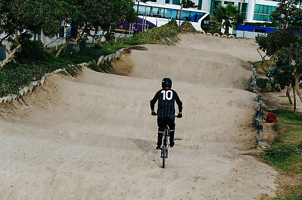 포토 JPG 해외이미지 라이프스타일 공원 남자 스포츠 백그라운드 하늘 산 거리 사람 소년 사람없음 10대 운동 자전거 점프 일몰 도시 바퀴 승차 위험 속도 바이킹 프리스타일 해외202008 해외포토 공공시설 어린이 컨셉 모션 청소년 건강 생활 노을 바이크 파일형식