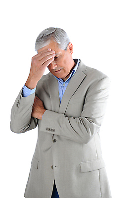 포토 JPG 해외이미지 직업 비즈니스 스트레스 한명 사람 정장 재킷 고통 회색 흰색 비즈니스맨 중앙 걱정 두통 경영 고립 해외202008 해외포토 1 옷 남자 감정 컬러 외투 직장인 질병 파일형식