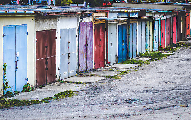 포토 JPG 해외이미지 안전 사람없음 건물 가로 컬러풀 문 페인트 운전 차도 그리기 그룹 재산 도심 입장 창고 보안 상업 수납 이웃 대여 고용 교외 렌탈 사생활 줄서기 차고 콘크리트 많음 해외202008 해외포토 건축물 도로 컬러 컨셉 모션 금융 구직 도시 채용 파일형식