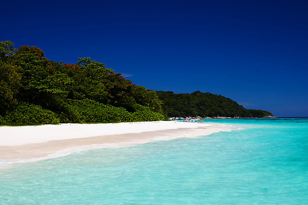 포토 JPG 해외이미지 아시아 모래 파도 바다 섬 여행 교통시설 태국 자연 하늘 휴가 주택 동양인 풍경 사람없음 야외 가로 초록색 물 여름 파란색 컬러풀 항구 맑음 만 보트 속도 활 휴양지 다이빙 타운 파라다이스 수평선 해외202008 해외포토 자연요소 계절 나라 컬러 교통 배_교통 날씨 인종 건물 수영 장소 도시 시설 생태계 수중스포츠 파일형식