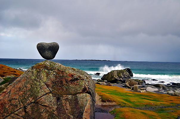 포토 JPG 해외이미지 구름 모래 파도 바다 섬 여행 백그라운드 자연 하늘 휴가 풍경 사람없음 야외 물 여름 파란색 고요 일몰 바위 하트 땅 흐림 고체 수평선 해외202008 해외포토 자연요소 모양 계절 컬러 날씨 노을 돌_바위 생태계 파일형식