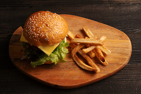 포토 JPG 해외이미지 음식 백그라운드 토마토 채소 탁자 양파 치즈 패스트푸드 샌드위치 육류 스테이크 요리 사람없음 목재 식사 저녁식사 소고기 튀김 햄버거 시골 신선 클래식 맛 그릴 폐기물 상추 바비큐 케첩 속도 베이컨 점심식사 번 치즈버거 해로움 핸드메이드 맛있는 해외202008 해외포토 나무 빵 가구 컨셉 식재료 재료 주방용품 유제품 서양음식 돼지고기 소스_음식 인스턴트 쓰레기 파일형식