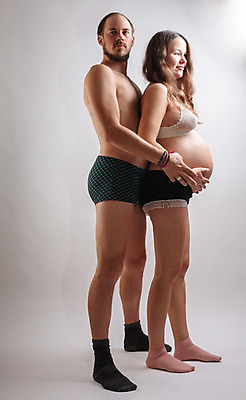 포토 JPG 해외이미지 라이프스타일 손 커플 여자 남자 행복 어린이 백그라운드 신체 가족 관계 엄마 남편 새로움 주택 함께함 관리 사랑 사람 성인 두명 부모 임산부 임신 터치 흰색 침대 아기 아내 기다림 아빠 예측 돌봄 해외202008 해외포토 감정 컬러 가구 컨셉 모션 건물 생활 신체부위 파일형식