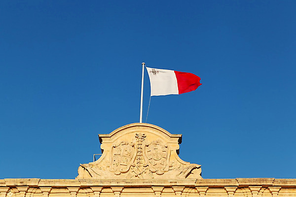 포토 JPG 해외이미지 배너 유럽 문화 물결 섬 여행 하늘 바람 사람없음 파란색 자유 유로 깃발 역사 질감 신분 애국심 넘어짐 몰타섬 전국 정부 정치 해외202008 해외포토 자연요소 나라 컬러 컨셉 돈 모션 날씨 몰타 파일형식