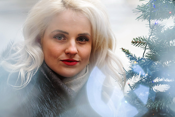 포토 JPG 해외이미지 나무 계절 여자 별 백그라운드 크리스마스 겨울 추상 휴가 조명 새로움 거리 한명 사람 성인 야외 장식 초록색 빛 축제 흰색 축하 도시 소나무 소프트포커스 연도 보케 부드러움 상록수 마법 전나무 블러 해외202008 해외포토 자연요소 식물 1 기념일 컬러 컨셉 무늬 촬영기법 감각 파일형식