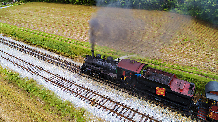 포토 JPG 해외이미지 주간 밭 풍경 사람없음 야외 기찻길 기차 연기 매연 해외202008 해외포토 자연요소 육상교통 농업 대중교통 환경오염 파일형식