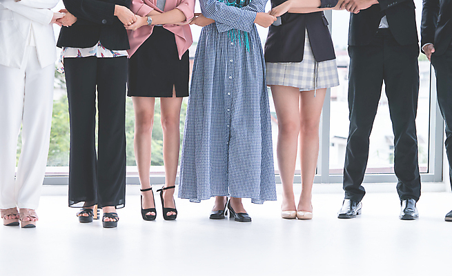 포토 JPG 해외이미지 직업 라이프스타일 여자 남자 신발 회사 비즈니스 발 직장 함께함 사람 앉기 사람없음 사무실 비즈니스맨 기다림 준비 면접 고용 줄서기 해외202008 해외포토 컨셉 모션 생활 신체부위 구직 직장인 채용 파일형식