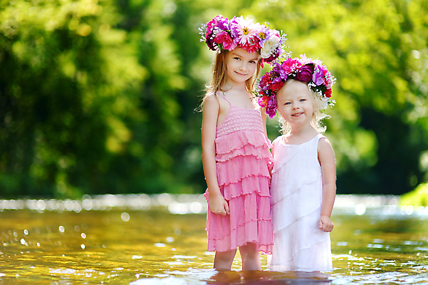 포토 JPG 해외이미지 라이프스타일 계절 공원 여자 꽃 행복 호수 어린이 2 가족 관계 자연 왕관 함께함 사랑 사람 야외 두명 초록색 물 친구 강 화환 하이킹 젖음 연못 개울 숲 작음 실크 형제 언니 걸음마 돌봄 해외202008 해외포토 자연요소 식물 공공시설 남자 감정 컬러 컨셉 모션 레저 생활 직물 크기 생태계 자매 파일형식
