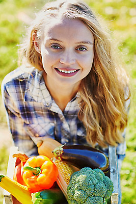 포토 JPG 해외이미지 계절 유럽 농업 오렌지 호박 가지 파프리카 건강 옥수수 한명 사람 목재 빨간색 초록색 농작물 상자 농장 노란색 주방 정원 수확 가을 흰색 시골 신선 맛 농부 브로콜리 나무상자 수집 유기농 생태계 원예 날것 후추 국산 숙성 채식주의자 맛있는 해외202008 해외포토 나무 직업 1 웰빙 나라 산업 컬러 컨셉 채소 과일 재료 곡류 취미 향신료 채식 파일형식