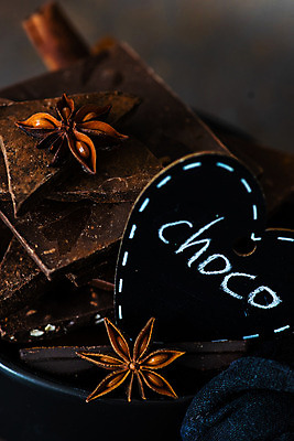 포토 JPG 해외이미지 접시 조각 사람없음 쌓기 초콜릿 하트 달콤 해외202008 해외포토 모양 식기 모션 디저트 맛 파일형식