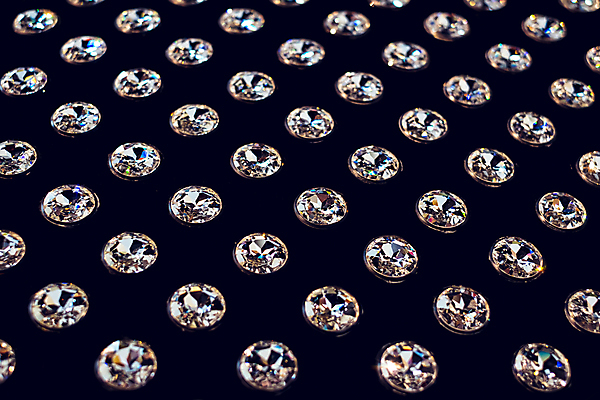 포토 JPG 해외이미지 모양 동물 디자인 백그라운드 패턴 목걸이 장신구 유리 선물 사람없음 장식 파란색 빛 반사 유행 검은색 흰색 화려 그룹 재산 고급 우아함 크리스탈 보석 수집 배열 심볼 다이아몬드 넘어짐 해외202008 해외포토 컬러 컨셉 무늬 모션 재질 금융 광석 파일형식