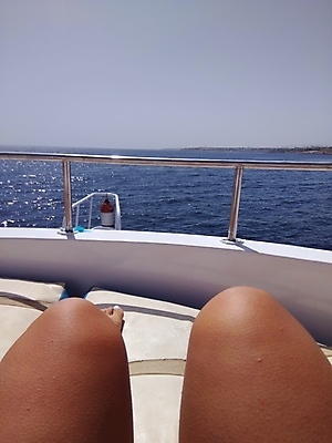 포토 JPG 해외이미지 여자 모래 바다 신체 발 자연 휴가 휴식 사람 사람없음 야외 물 여름 파란색 흰색 선탠 피부 주말 해외202008 해외포토 자연요소 계절 컬러 컨셉 신체부위 생태계 파일형식