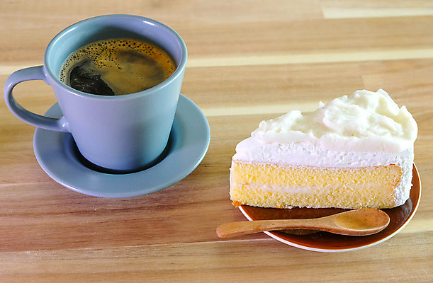 포토 JPG 해외이미지 접시 커피 음료 음식 조각 백그라운드 과일 탁자 아침 디저트 건강 요리 사람없음 목재 컵 초록색 케이크 카페 빵집 흰색 신선 달콤 맛 아침식사 설탕 굽기 크림 코코넛 칼로리 에스프레소 페스츄리 해로움 핸드메이드 맛있는 해외202008 해외포토 주간 나무 식기 빵 컬러 가구 컨셉 재료 상점 식사 구이 파일형식