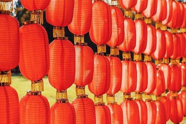 포토 JPG 해외이미지 전통 디자인 행복 아시아 종교 종이 문화 여행 백그라운드 휴가 새로움 기념 매달리기 미술 동양인 이벤트 사람없음 장식 빨간색 빛 축제 중국 등불 램프 축하 인사 행운 재산 연도 심볼 타운 동쪽 숭배 많음 해외202008 해외포토 감정 나라 컬러 컨셉 모션 문화예술 조명 인종 금융 예절 도시 방향 파일형식