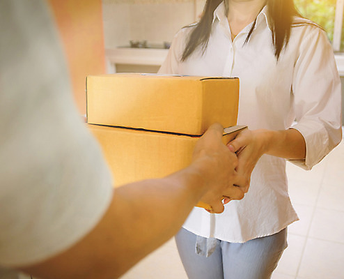 포토 JPG 해외이미지 남자 유니폼 오렌지 비즈니스 주택 미소 사람 동양인 사람없음 상자 사무실 펜 화물 잡기 업무 배달원 고객 직원 서비스 사인 속도 주기 문서 패키지 질서 물류 판지 서류판 해외202008 해외포토 직업 옷 과일 모션 표정 인종 건물 필기구 사무용품 운송업 예절 작업 파일형식