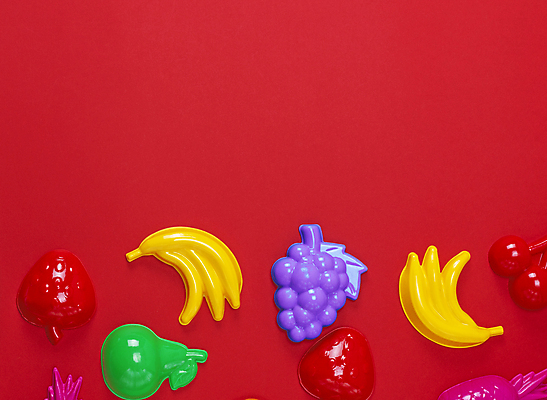 포토 JPG 해외이미지 놀이 딸기 포도 바나나 사람없음 컬러풀 장난감 체리 카피스페이스 해외202008 해외포토 컬러 과일 공백 파일형식