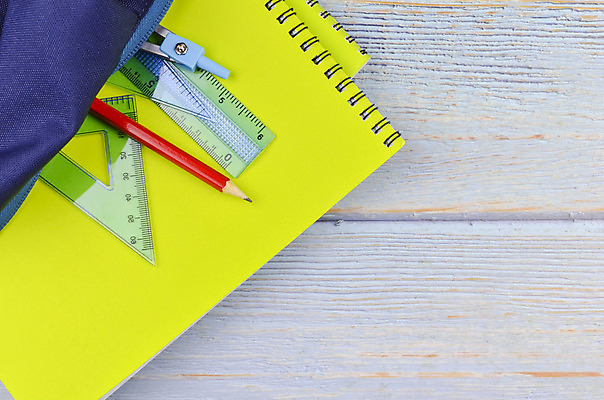 포토 JPG 해외이미지 학생 디자인 교육 종이 어린이 백그라운드 컨셉 다이어트 가방 비즈니스 포장 배낭 학교 탁자 문구용품 사람없음 목재 책 초록색 파란색 스터디 상자 컬러풀 사무실 연필 우주 쪽지 공책 공백 장비 에너지 흰색 신선 업무 플랫 정상 책상 오브젝트 신학기 유기농 위치 점심식사 해외202008 해외포토 나무 웰빙 잡화 컬러 가구 재료 학용품 건강 사람 학습 필기구 식사 작업 파일형식