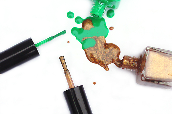 포토 JPG 해외이미지 유리 미술 사람없음 초록색 파란색 빛 컬러풀 유행 상점 금속 페인트 화장품 흰색 붓 못 오픈 화려 액체 황금 플랫 떨어짐 상품 컨테이너 손톱관리 오브젝트 매니큐어 만들기 위치 광택 고립 구리 니스 스타일 해외202008 해외포토 산업 컬러 컨셉 모션 재질 문화예술 뷰티 공구 원소 네일아트 파일형식