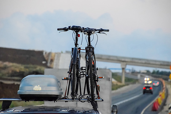 포토 JPG 해외이미지 도로 스포츠 여행 가족 교통시설 자동차 하늘 지붕 휴가 산 3 안전 사람없음 빨간색 맑음 자전거 기계 운전 짐 역 정상 순환 신발장 자동 철책 해외202008 해외포토 길 육상교통 컬러 교통 관계 모션 날씨 바이크 시설 파일형식