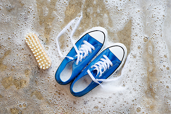 포토 JPG 해외이미지 운동화 사람없음 붓 빨래 비누거품 해외202008 해외포토 신발 가사 거품 파일형식