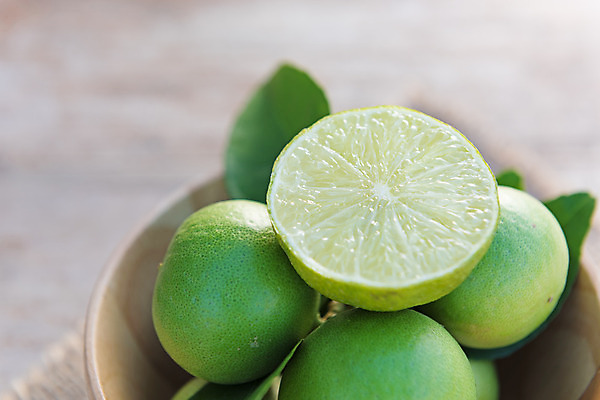 포토 JPG 해외이미지 접시 음료 음식 조각 백그라운드 잎 과일 재료 자연 탁자 귤 건강 사람없음 목재 초록색 주방 침묵 껍질 시골 신선 그룹 사발 정상 자르기 레몬 유기농 날것 슬라이스 라임 비타민 내추럴 숙성 이국적 해외202008 해외포토 나무 식물 식기 웰빙 컬러 가구 모션 소리 사기그릇 생태계 영양소 파일형식