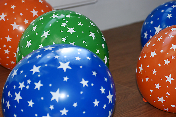 포토 JPG 해외이미지 템플릿 기념일 행복 백그라운드 휴가 기념 이벤트 사람없음 목재 장식 컬러풀 파티 축제 활발 시골 축하 신용카드 생일 초대 풍선 카피스페이스 해외202008 해외포토 나무 감정 컬러 컨셉 재료 금융 공백 파일형식