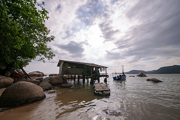 포토 JPG 해외이미지 전통 아시아 섬 여행 자연 주택 동양인 풍경 사람없음 야외 수확 시골 오두막 낚시꾼 말레이시아 내추럴 이국적 해외202008 해외포토 나라 농업 인종 건물 생태계 파일형식
