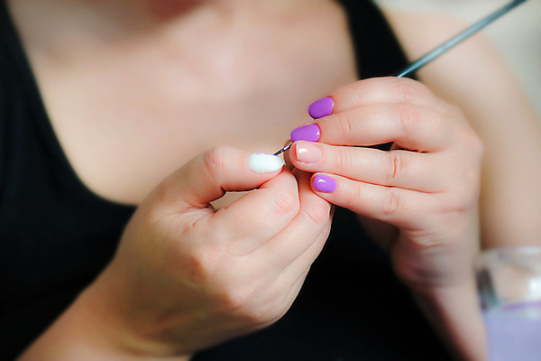 포토 JPG 해외이미지 웰빙 여자 신체 손가락 휴식 수채화 주택 실내 건강 관리 손바닥 사람 사람없음 치료 가로 빛 페인트 화장품 붓 못 손톱관리 손톱 미용사 피부 그림 매니큐어 만들기 광택 돌봄 셀프 신청 해외202008 해외포토 직업 손 컨셉 의학 모션 내부 건물 신체부위 뷰티 공구 네일아트 파일형식