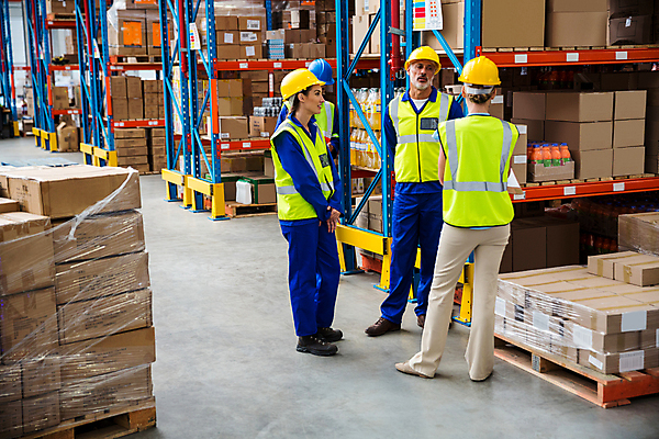 포토 JPG 해외이미지 전신 여자 남자 40대 중년 50대 서기 여러명 20대 성인 앞모습 옆모습 뒷모습 상자 사무실 직장인 물류창고 해외202008 해외포토 직업 뷰포인트 다수 비즈니스 모션 사람 청년 창고 파일형식