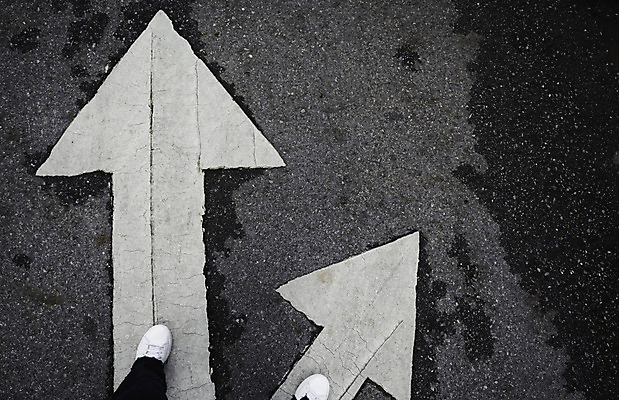 포토 JPG 해외이미지 디자인 도로 길 여행 신발 컨셉 가이드 성공 미래 새로움 거리 바닥 3 서기 사람 사람없음 검은색 산책 업무 비즈니스맨 기다림 보행로 변화 플랫 선택 정상 방향 교차로 시작 만들기 바둑 단계 그만 방법 쉬운 양발 처음 콘크리트 해외202008 해외포토 직업 남자 컬러 비즈니스 교통시설 모션 놀이 휴식 작업 직장인 파일형식