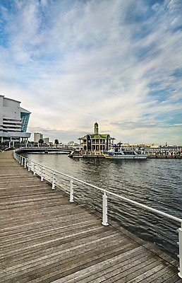 포토 JPG 해외이미지 주간 구름 공원 아시아 바다 여행 건축양식 하늘 휴가 사람 풍경 사람없음 야외 건물 물 여름 강 도시풍경 여행객 탑 항구 일본 고층빌딩 도시 만 보트 정박 종탑 해외202008 해외포토 자연요소 건축물 계절 공공시설 건축 나라 배_교통 교통시설 빌딩 파일형식