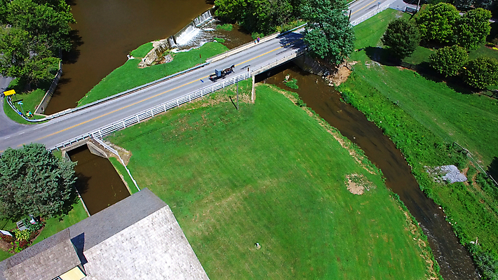 포토 JPG 해외이미지 식물 공원 종교 음식 여행 농업 자연 주택 안테나 파노라마 풍경 사람없음 가로 초록색 파란색 농작물 농장 미국 시골 숲 유모차 외양간 드론 조감도 해외202008 해외포토 공공시설 산업 컬러 북아메리카 통신 촬영기법 건물 아기용품 생태계 파일형식