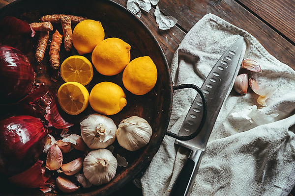 포토 JPG 해외이미지 음식 채소 재료 전구 유리 밥 양파 건강 마늘 요리 사람없음 목재 흰색 신선 양념 조미료 황금 맛 레몬 허브 향신료 유기농 올리브 매움 날것 아로마 뿌리 향 국산 건강식 내추럴 채식주의자 핸드메이드 강황 추가 해외202008 해외포토 나무 식물 웰빙 열매 컬러 컨셉 과일 식재료 재질 채식 향미료 파일형식