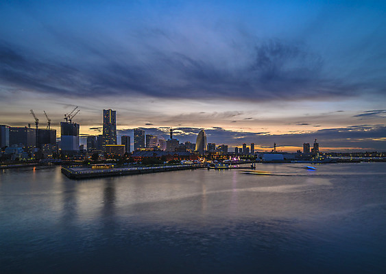 포토 JPG 해외이미지 주간 구름 공원 아시아 바다 여행 건축양식 하늘 휴가 사람 풍경 사람없음 야외 건물 물 여름 강 도시풍경 여행객 탑 항구 일본 고층빌딩 카페 도시 만 바퀴 야간 큼 해외202008 해외포토 자연요소 건축물 계절 공공시설 건축 나라 교통시설 빌딩 상점 크기 파일형식