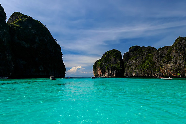 포토 JPG 해외이미지 아시아 파도 바다 섬 여행 태국 자연 하늘 휴가 휴식 산 풍경 사람없음 초록색 물 여름 파란색 태양 맑음 침묵 만 장면 마야 남쪽 석회암 안다만 터키석 파라다이스 해외202008 해외포토 자연요소 계절 나라 컬러 컨셉 날씨 소리 암석 보석 방향 생태계 마야문명 파일형식
